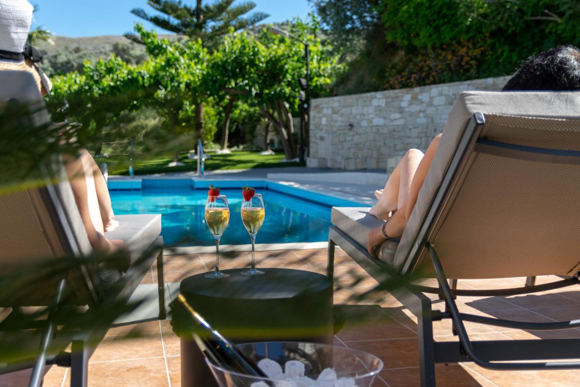 Kipo Paradiso Spa, Yoga & Gym Resort Kirianna Exteriör bild